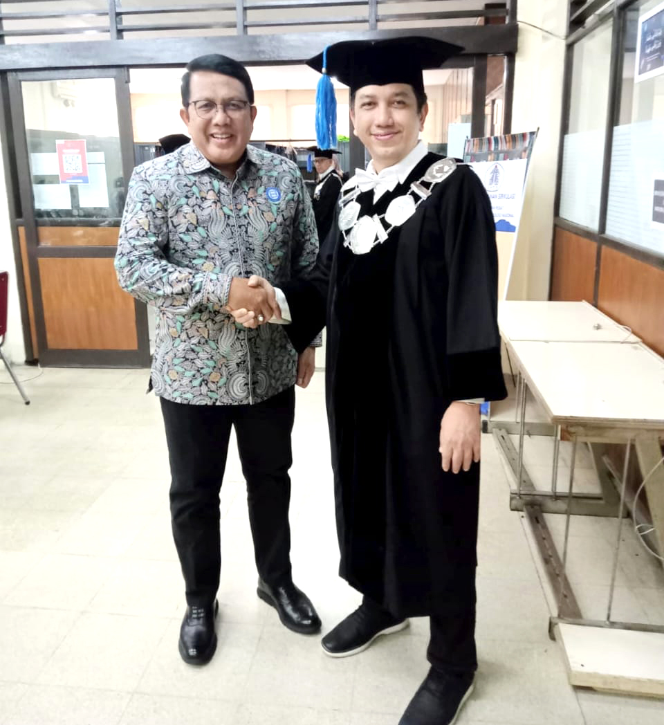 Menghadiri Acara Dies Natalis 75 Tahun ISTN. Dilanjutkan dengan kegiatan penanaman pohon Alpukat Cempedak dan Pelepasan benih ikan sebanyak 5000 ekor di lahan dan danau ISTN.